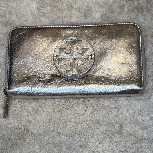 Tory Burch Handbags - Tory Burch Metallic Leather Continental Zip Around Wallet